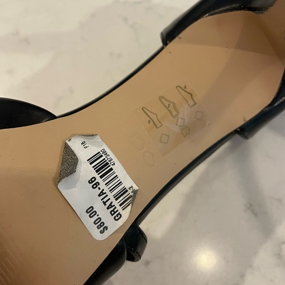 ALSO size 7 heels - Picture 3 of 6